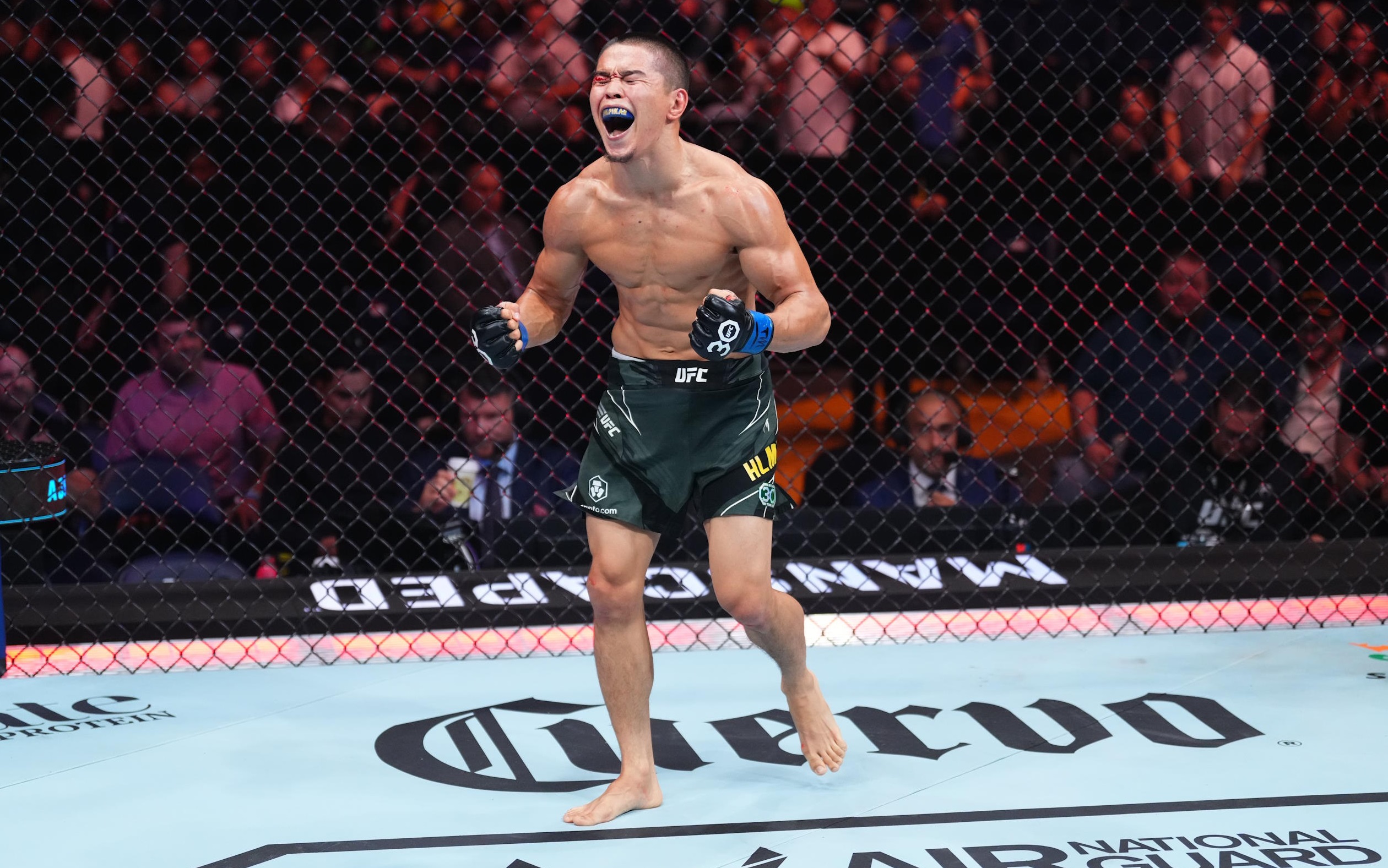 «Скоро Рахмонов заберет пояс UFC». Алмабаев – о тренировках в Осетии, реалити-шоу и драках в детстве