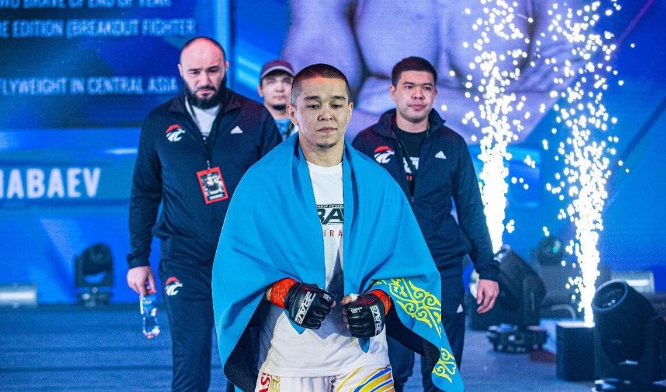 Казахстанский боец UFC Алмабаев: на первой тренировке выбил сопернику зуб