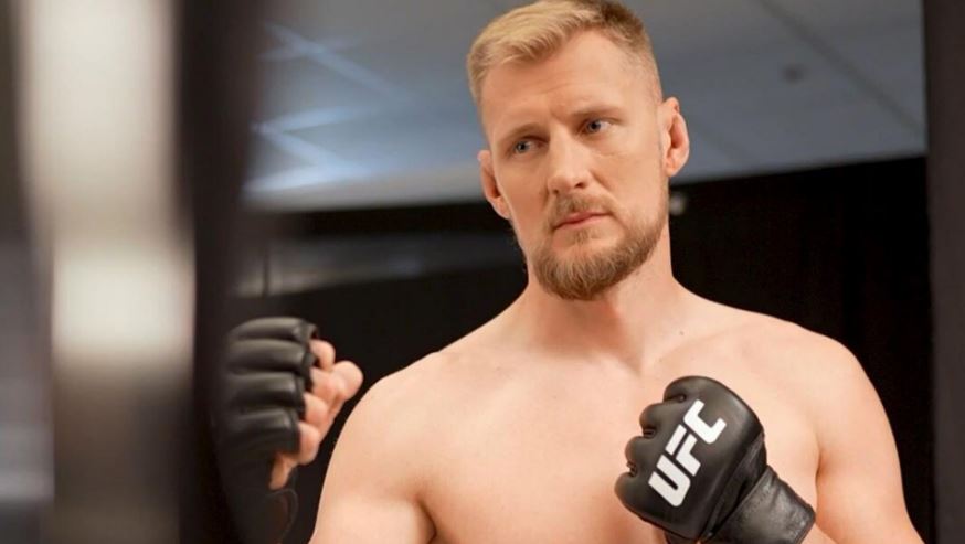 Российский тяжеловес UFC Волков продемонстрировал свою форму и провел спарринг по боксу