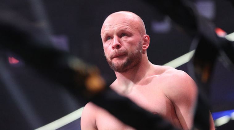 Шлеменко заявил, что UFC давно пора было отменить запрет на использование российского флага