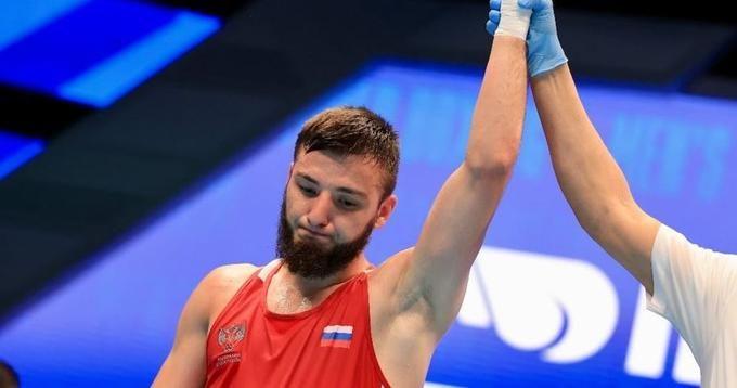 Россиянин Идигов победил грузина Гурули в финале чемпионата Европы по боксу