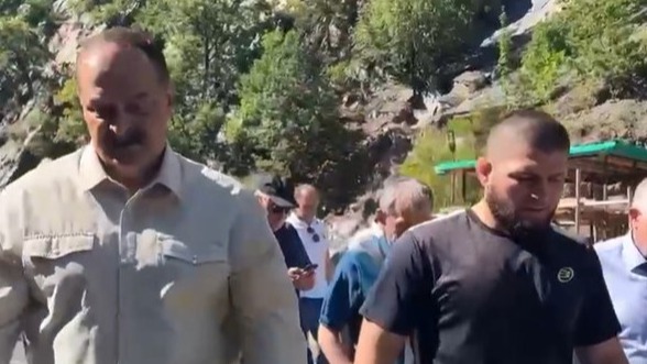 Глава Дагестана и Хабиб посетили спорткомплекс имени Абдулманапа Нурмагомедова