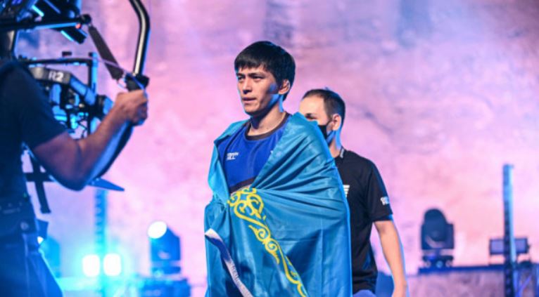 Дебютант UFC из Казахстана Максум заявил, что готов провести бой с Мокаевым