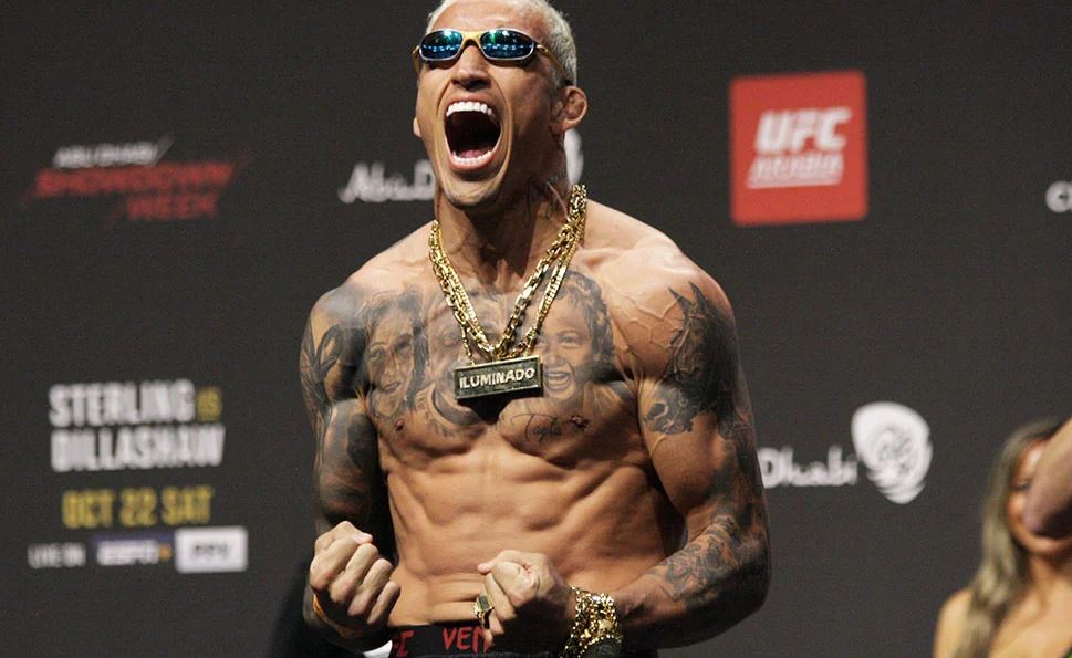 Экс-чемпион UFC Оливейра сделал татуировку на всю спину