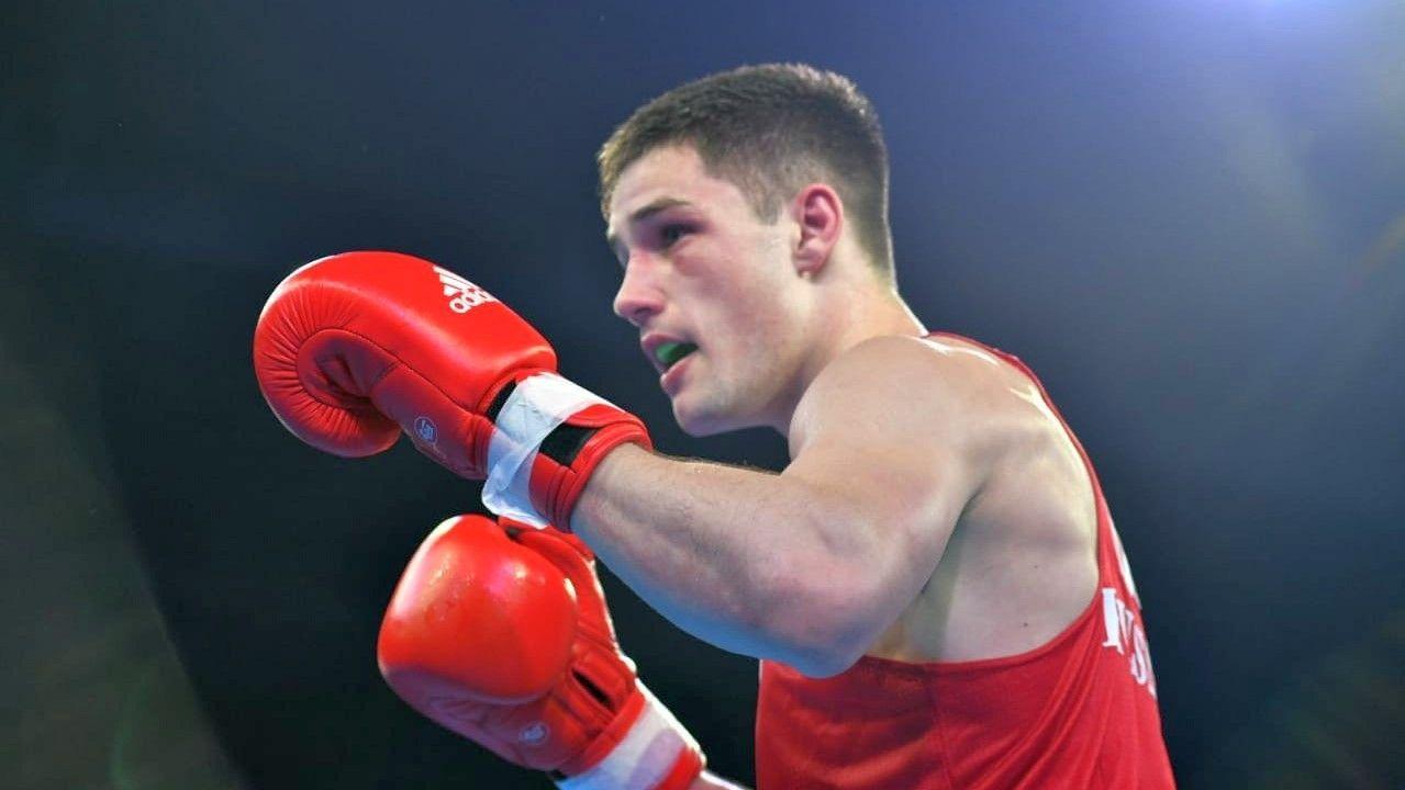 Россиянин Садома вышел в четвертьфинал на чемпионате Европы по боксу