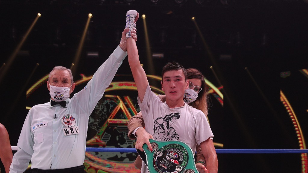 Минасов победил Альварадо в главном событии RCC Boxing в Челябинске