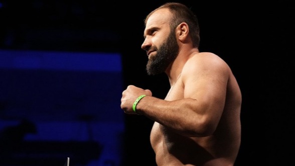 Мурзаканов вошел в топ-10 рейтинга бойцов UFC в полутяжелом весе