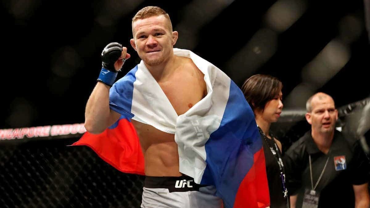 Боевая неделя: Нурмагомедов уничтожил американца, россиянам вернут флаги в UFC, недовольство Хасиева