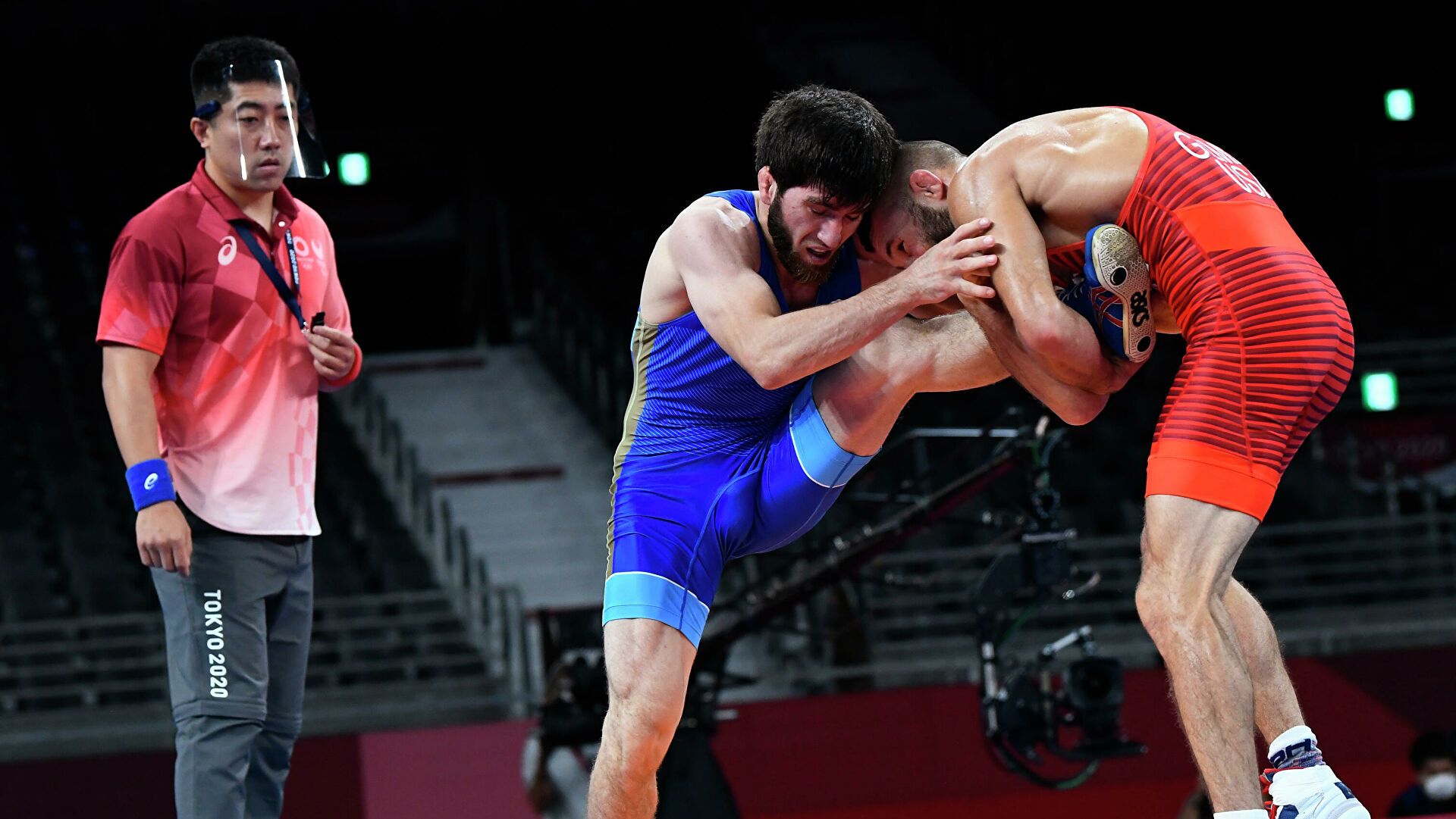 Российский борец Угуев пробился в финал Олимпиады