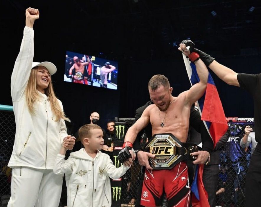 Ян вновь стал чемпионом UFC, Махачев уничтожил Хукера, Чимаев размазал Джинлианга. Обзор UFC 267