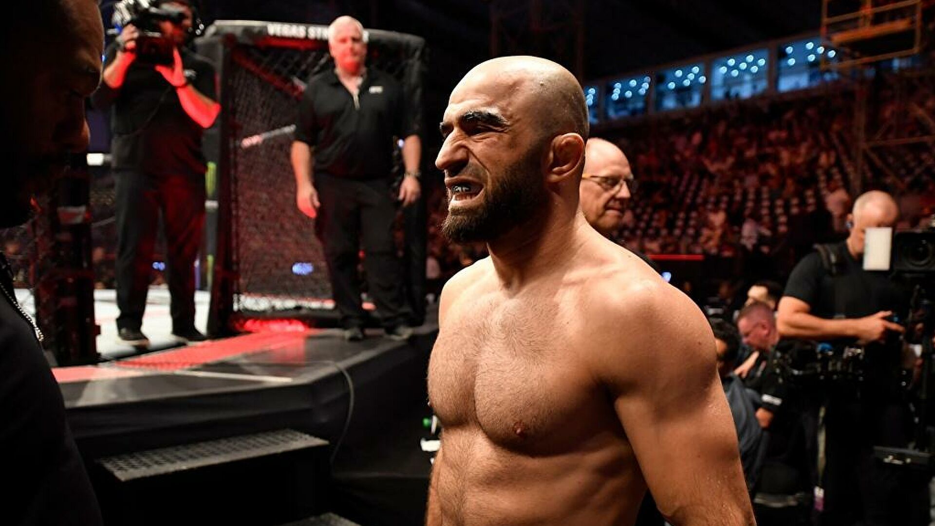 Омари Ахмедов встретится с Таваресом на UFC 264