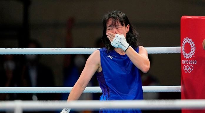 Японский боксер Сэна Ириэ стала олимпийской чемпионкой Игр в Токио