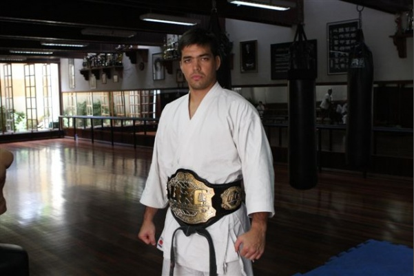 Мачида назвал себя доминирующим каратистом и вызвал Томпсона с Сен-Пьером на бой в Karate Combat