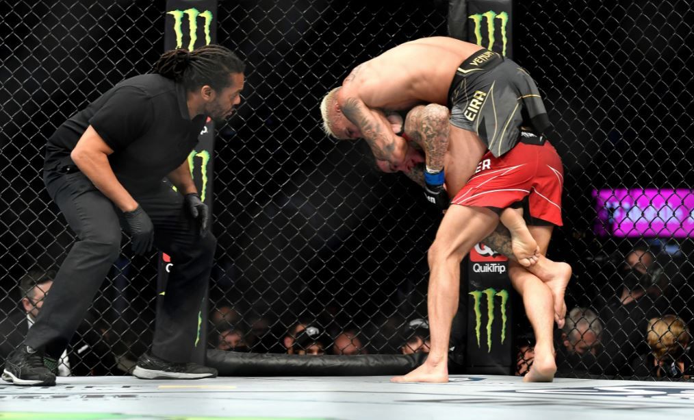 Порье прокомментировал поражение на UFC 269: опять меня задушили в титульном бою