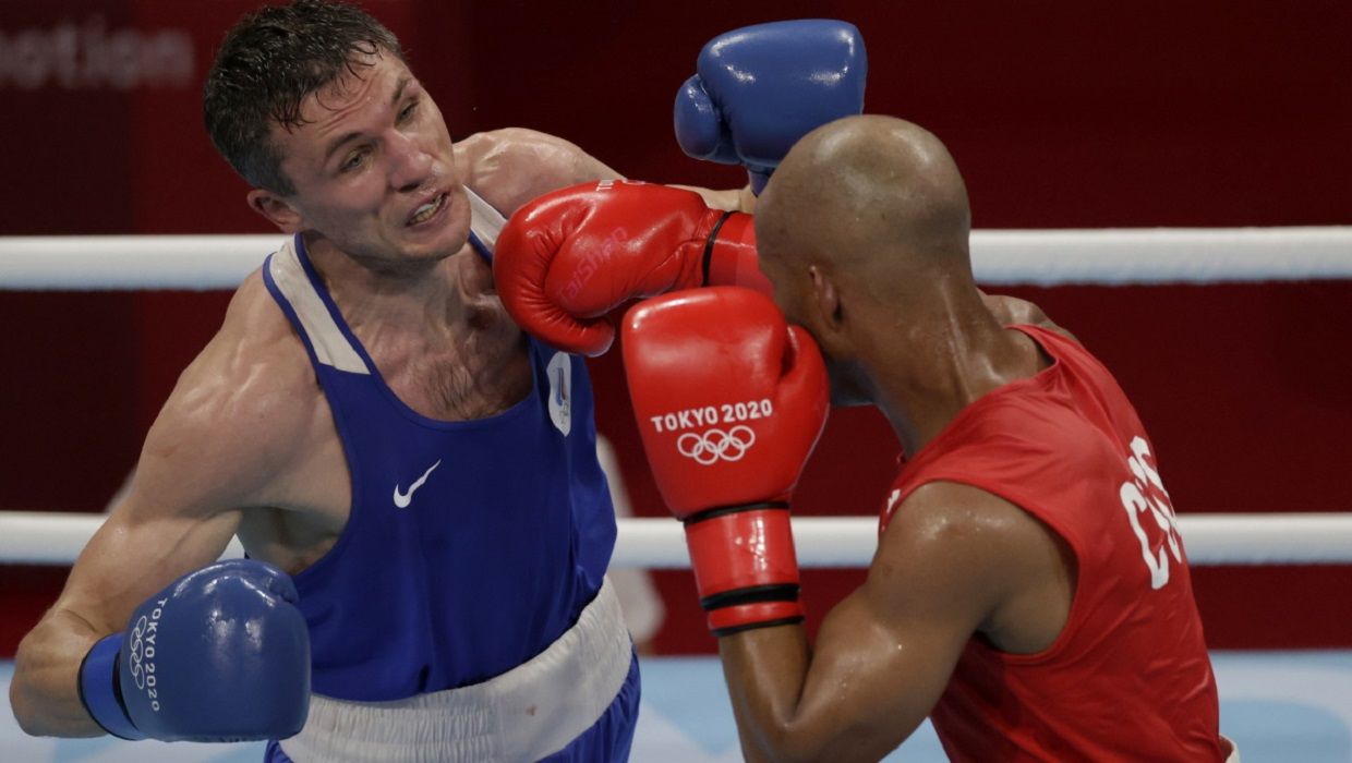 Российский боксер Замковой завоевал бронзовую медаль на Олимпиаде в Токио