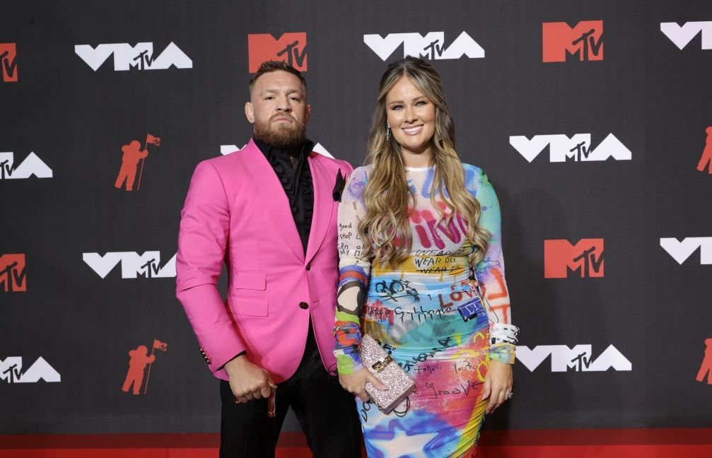 Команда Макгрегора прокомментировала конфликт бойца с рэпером Machine Gun Kelly на MTV Video Music Awards