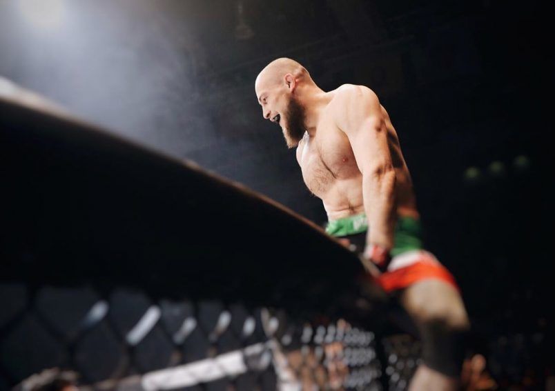 Российский боец Фахретдинов подписал контракт с UFC