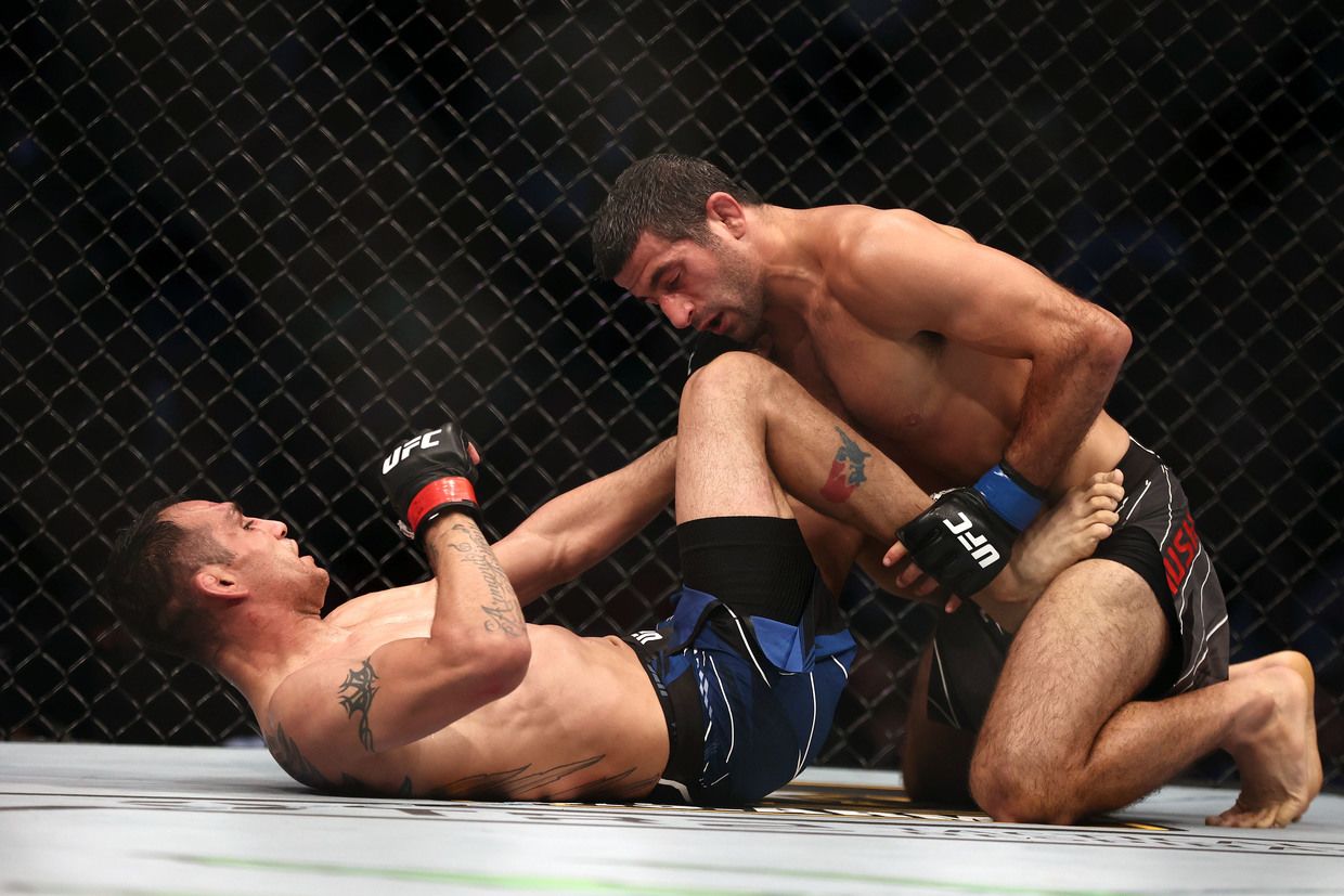 Экс-чемпионка UFC Жанг – Дариушу: ты обещал войну с Тони Фергюсоном, но в итоге показал «одеяло»