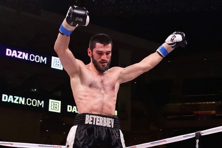 Бетербиев оценил шансы Макгрегора в боксе