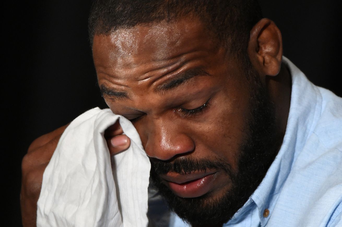 Бывший чемпион UFC Джон Джонс арестован по обвинению в домашнем насилии