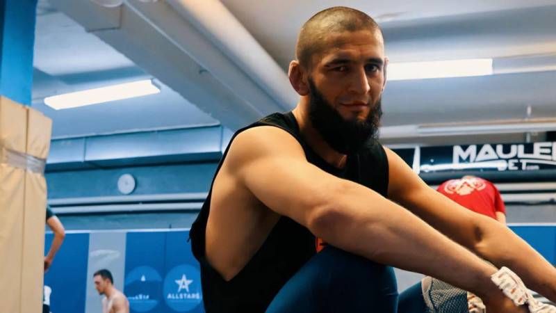 Хамзат Чимаев опустился вниз в рейтинге полусредневесов UFC