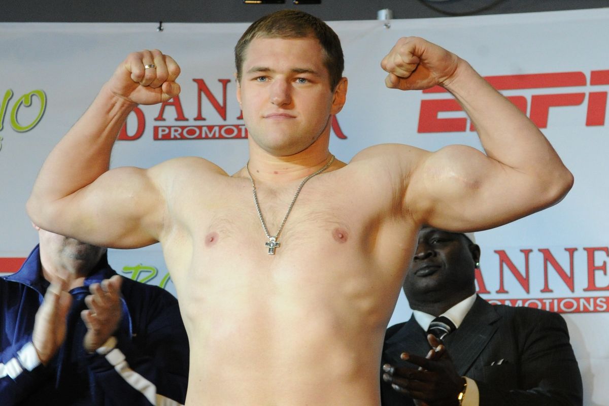 Российский боксер Андрей Федосов снялся с боя против Кубрата Пулева