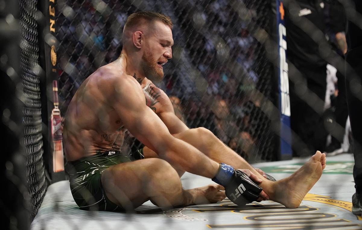 Не для слабонервных. Опубликовано видео перелома Макгрегора в поединке с Порье на UFC 264