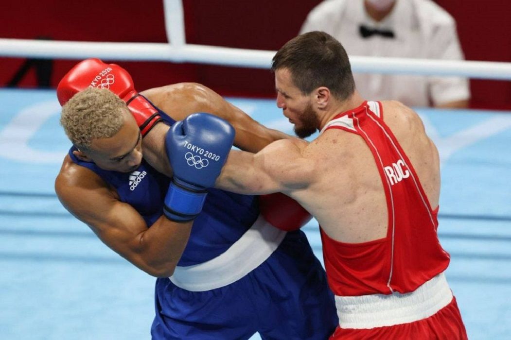 Российский боксер Хатаев завоевал бронзовую медаль на Олимпиаде в Токио