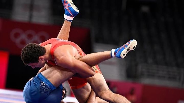 Российский борец Сидаков вышел в финал Олимпийских игр в Токио