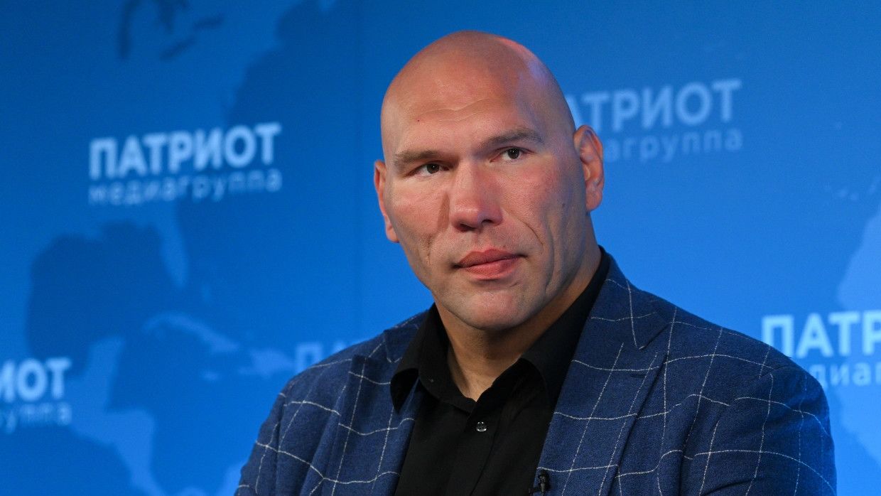 Валуев отреагировал на слова экс-тренера Кличко о том, что бой Усика и Джошуа был договорным