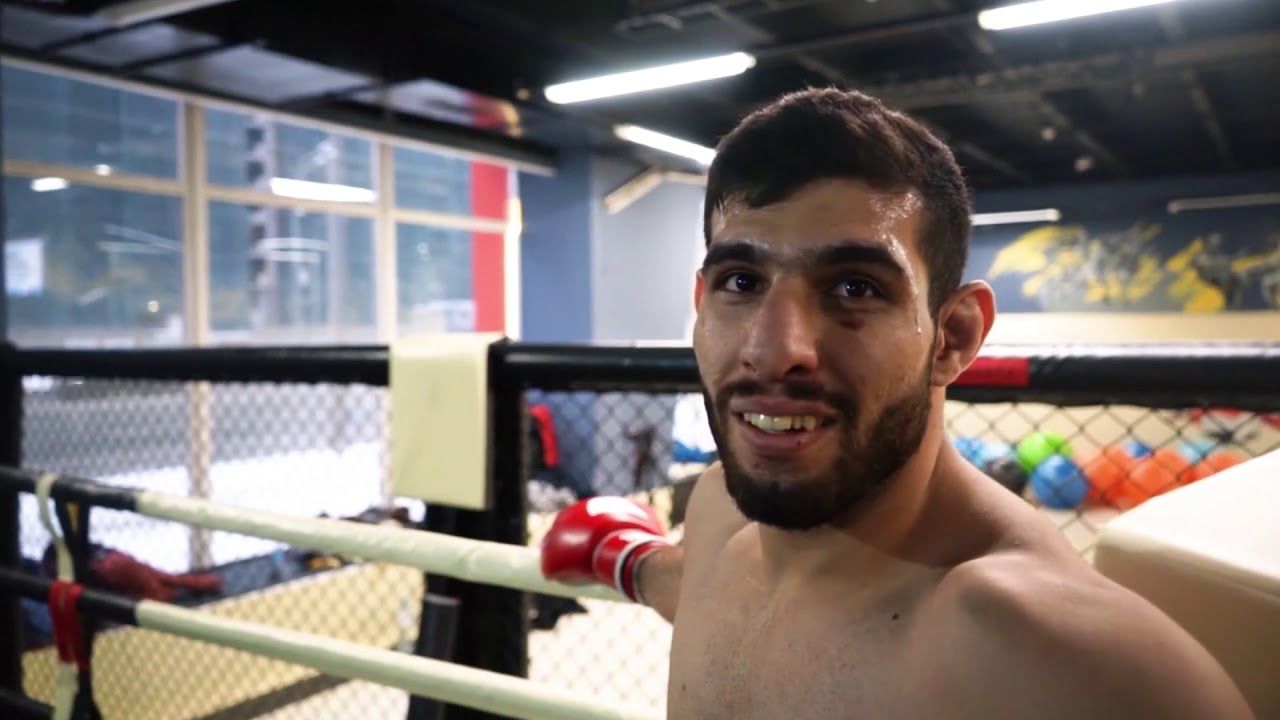 «Персидский Дагестанец» победил Артема Тарасова удушающим приемом на Hardcore MMA