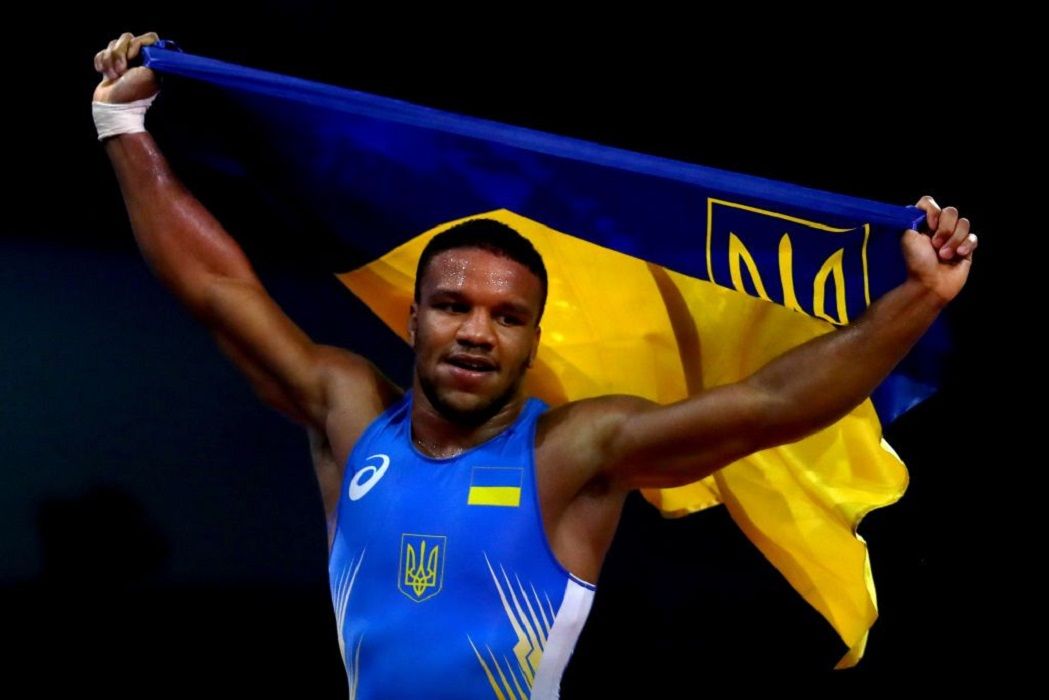 Украинский борец Беленюк ярко отпраздновал золотую медаль на Олимпиаде, станцевав гопак (Видео)