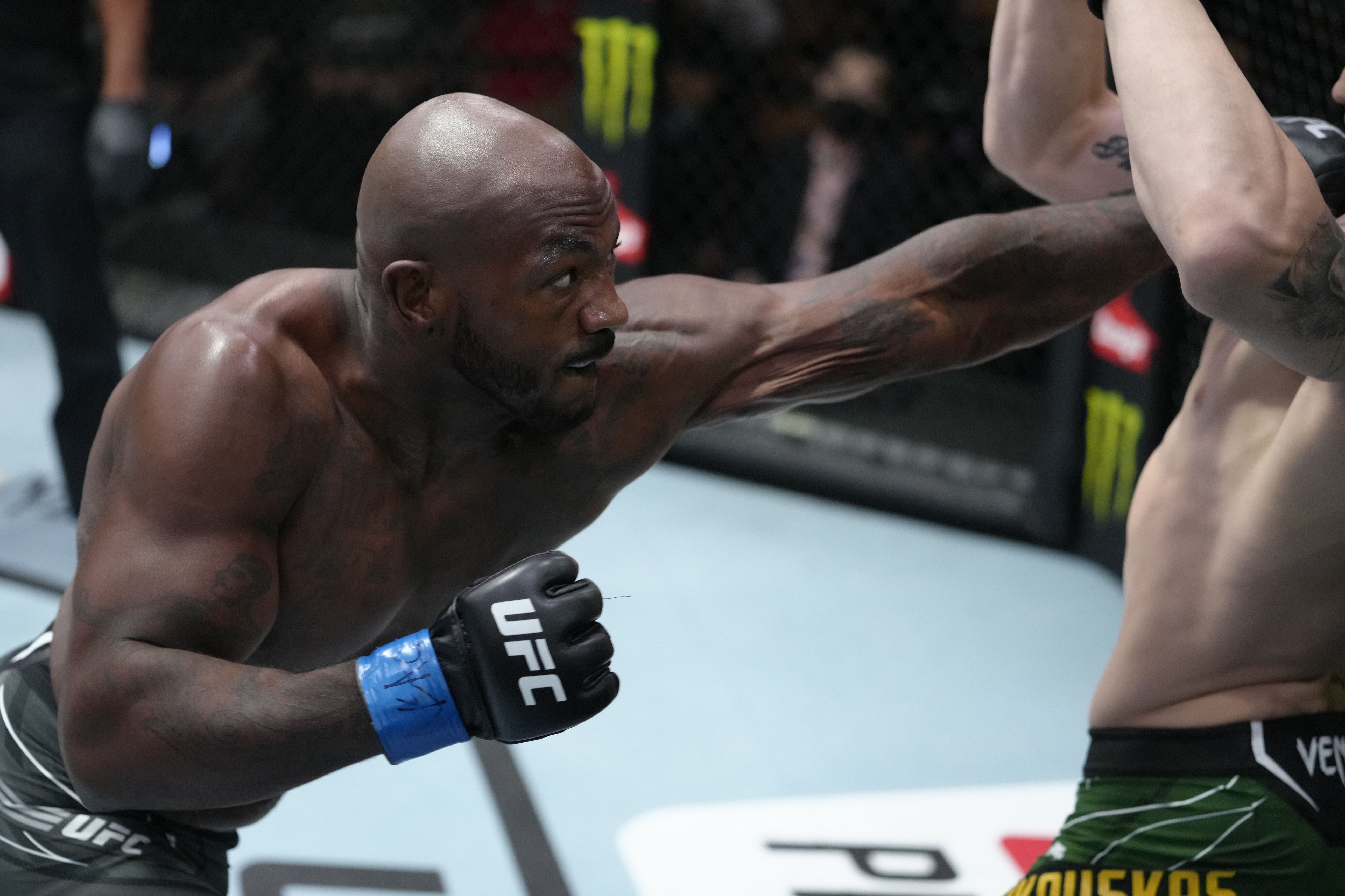 Бойцы UFC настаивают на запрещении удара, которым Раунтри победил Букаускаса