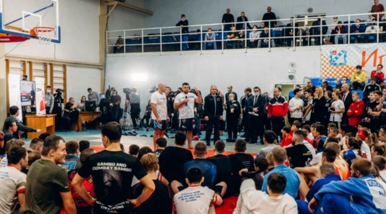 Федор Емельяненко провел мастер-класс для молодых спортсменов в Пермском крае
